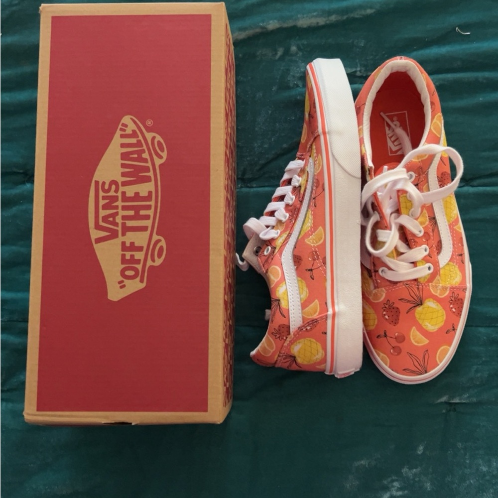 Vans Old Skool 'Fruity Coral' Never worn brand new in the box great condition.